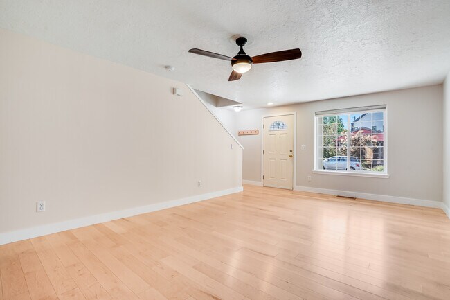 Building Photo - 7048 NE 7th Pl
