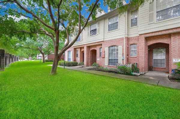Foto del edificio - 2710 Grants Lake Blvd