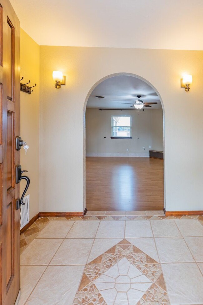 Foto del edificio - Beautiful Home Near Foothills Park With Gr...