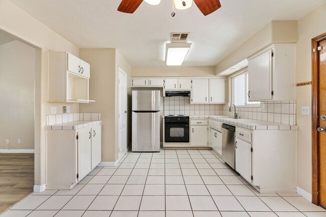 Building Photo - 6805 Lafayette Way