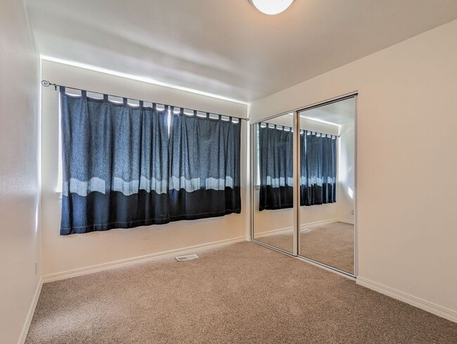 Building Photo - Move in ready 3 bed 2 bath rambler W/ new ...