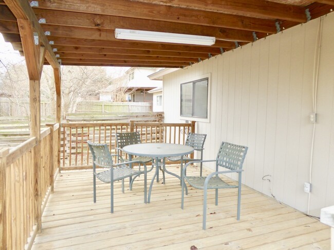 Foto del edificio - 6738 Badger Pass Dr