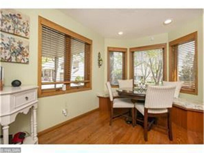Building Photo - 1110 Hollybrook Dr