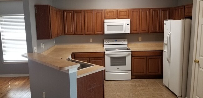 Building Photo - Charming 4 Bedroom 2 Bath Home!!