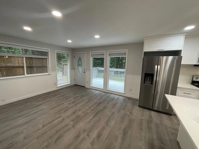 Building Photo - Serene 2-Bedroom Unit on a Park-like 1-acr...