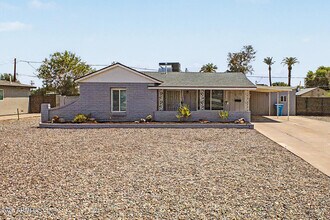 Building Photo - 1711 W Montecito Ave