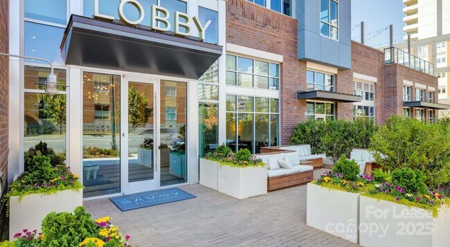 Foto del edificio - 650 E Brooklyn Vlg Ave