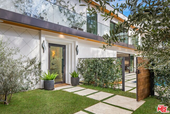Building Photo - 1884 Laurel Canyon Blvd