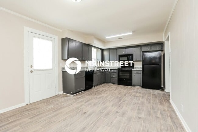 Building Photo - 4 Bedroom Pet-Friendly Home in OLD HICKORY...