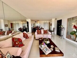 Building Photo - 3625 N Country Club Dr