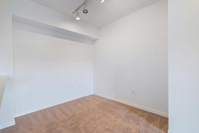 Building Photo - 3022 Alcazar Pl