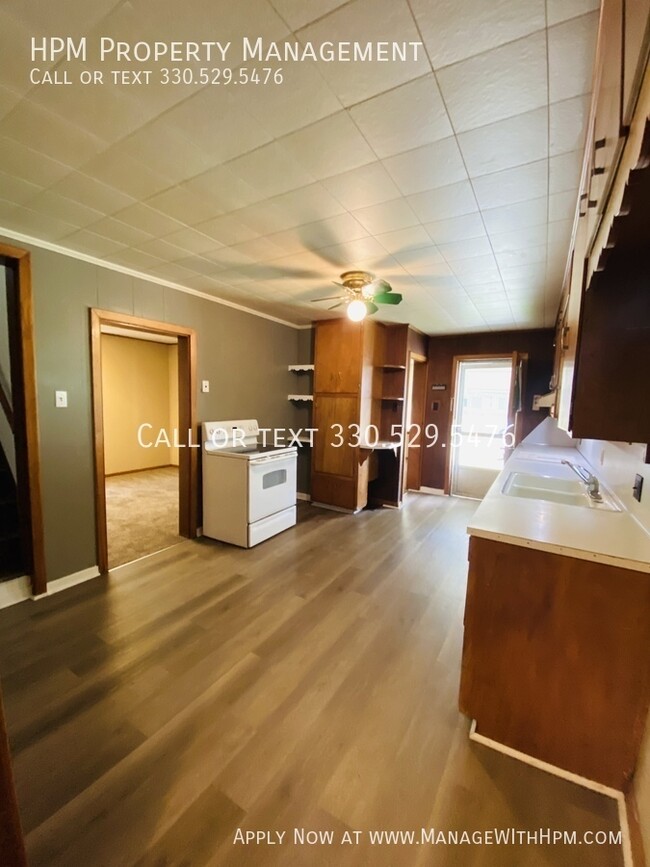 Building Photo - Rent Special - First Month Free!