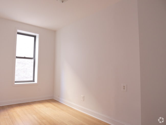 Interior Photo - 2025 REGENT PL