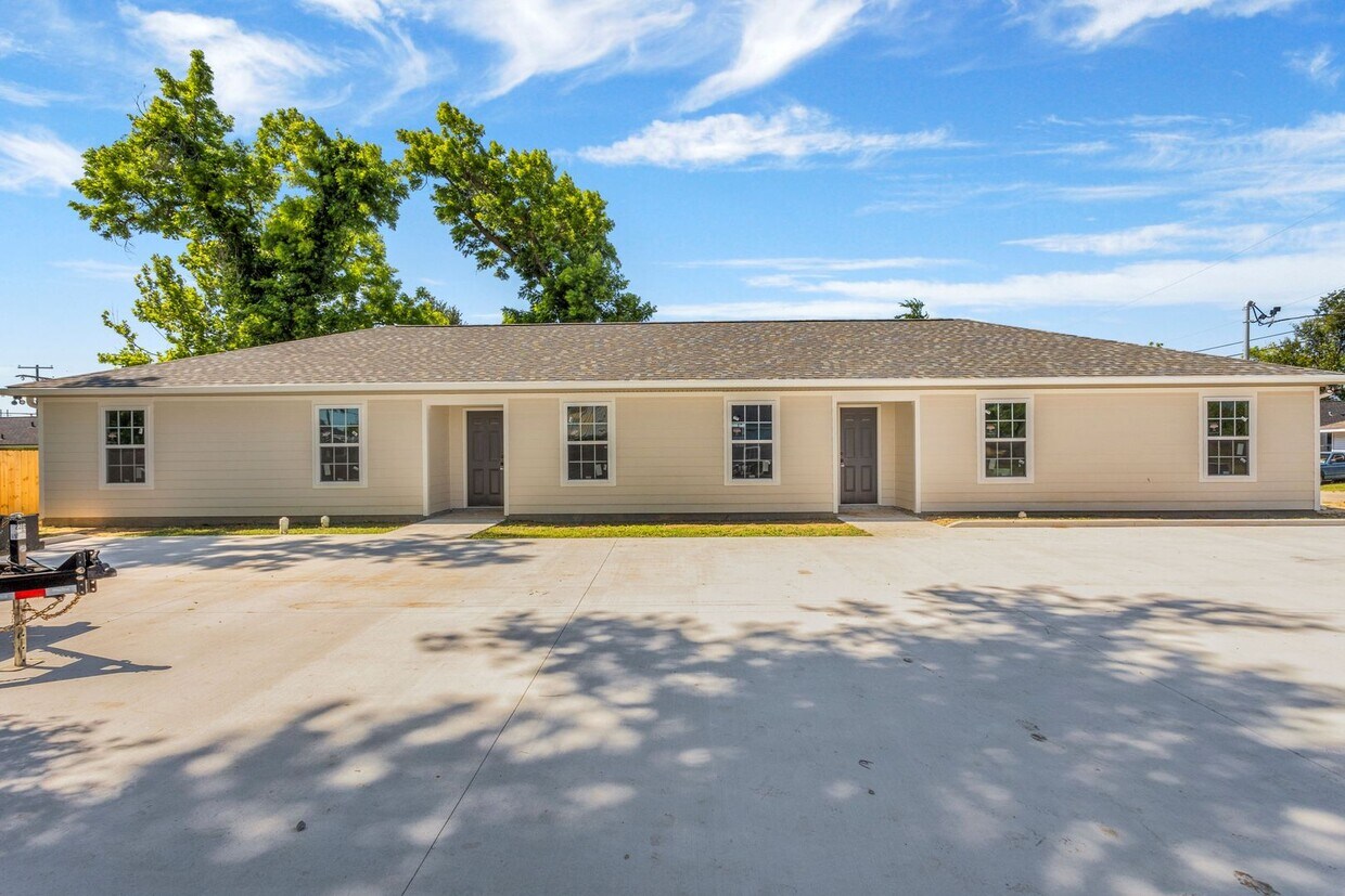 Beautiful and Spacious 3/2 North LC