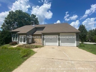 Primary Photo - 8620 W 117th - SPACIOUS and Updated!
