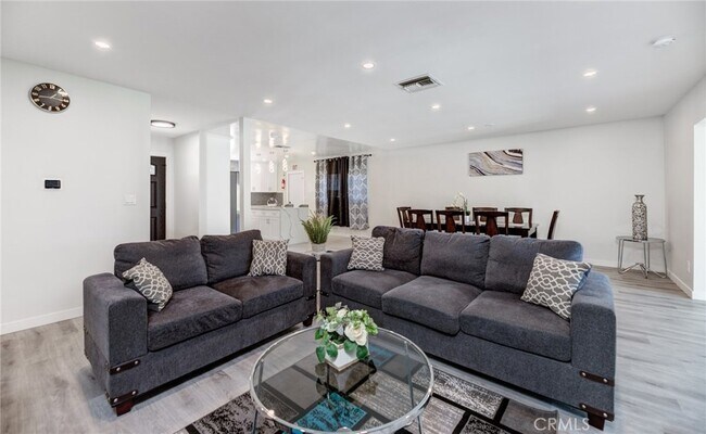 Foto del edificio - 19847 Arminta St