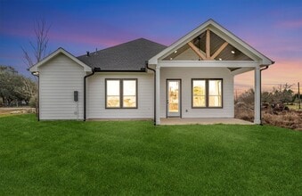 Building Photo - 610 Sharon St