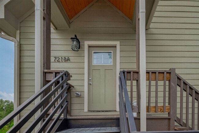 Building Photo - 7218 Philibert Ln
