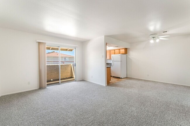 Foto del edificio - Charming Condo with new carpet & paint, lo...