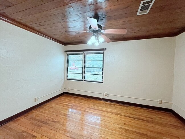 Foto del edificio - 878 Kenmore Ave