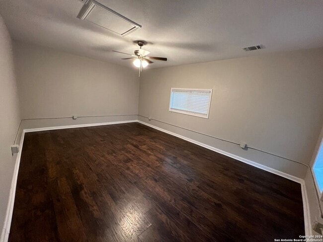 Building Photo - 333 E Woodlawn Ave