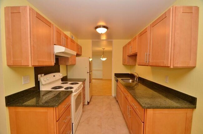 Foto del edificio - 116 Surrey Ln