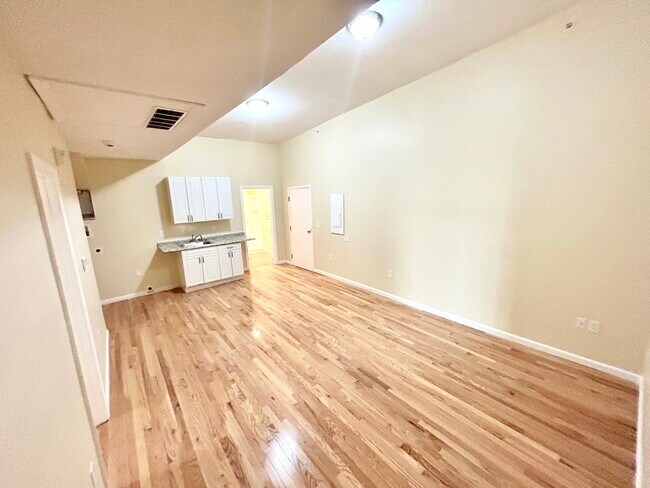 Foto del edificio - 135 W Main St