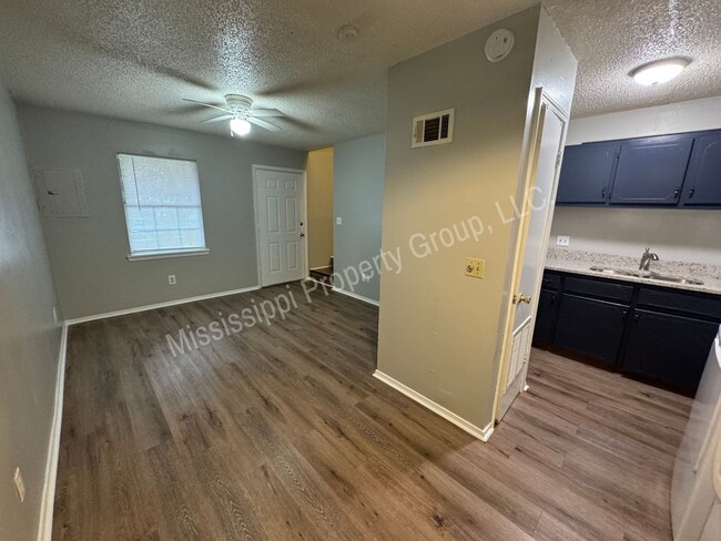 Building Photo - 1BR/1BA For Rent