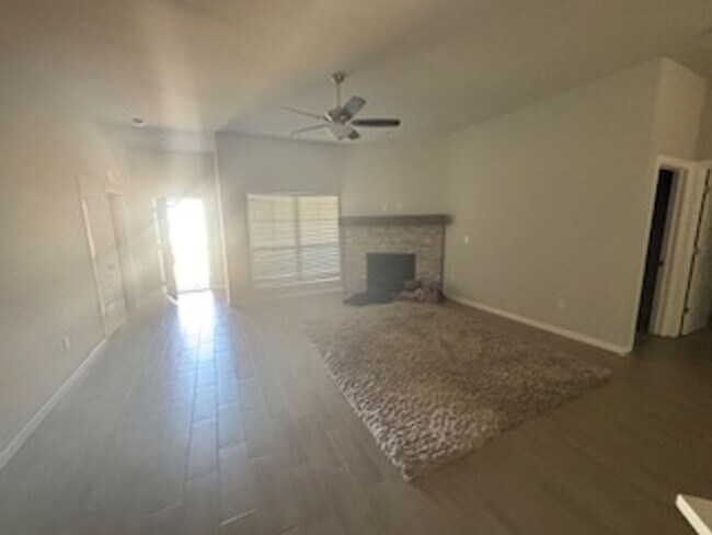 Foto del edificio - 4006 Lynford Ln