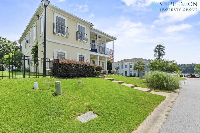 Foto del edificio - Deeded Boat Slip Comes with Home in Gated ...