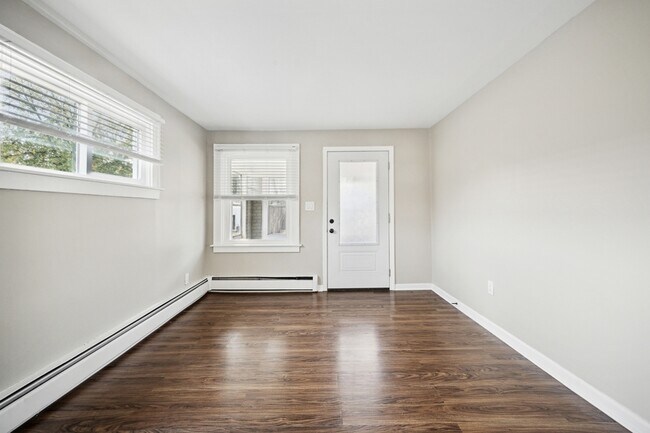 Building Photo - 1029 E Granet Ave