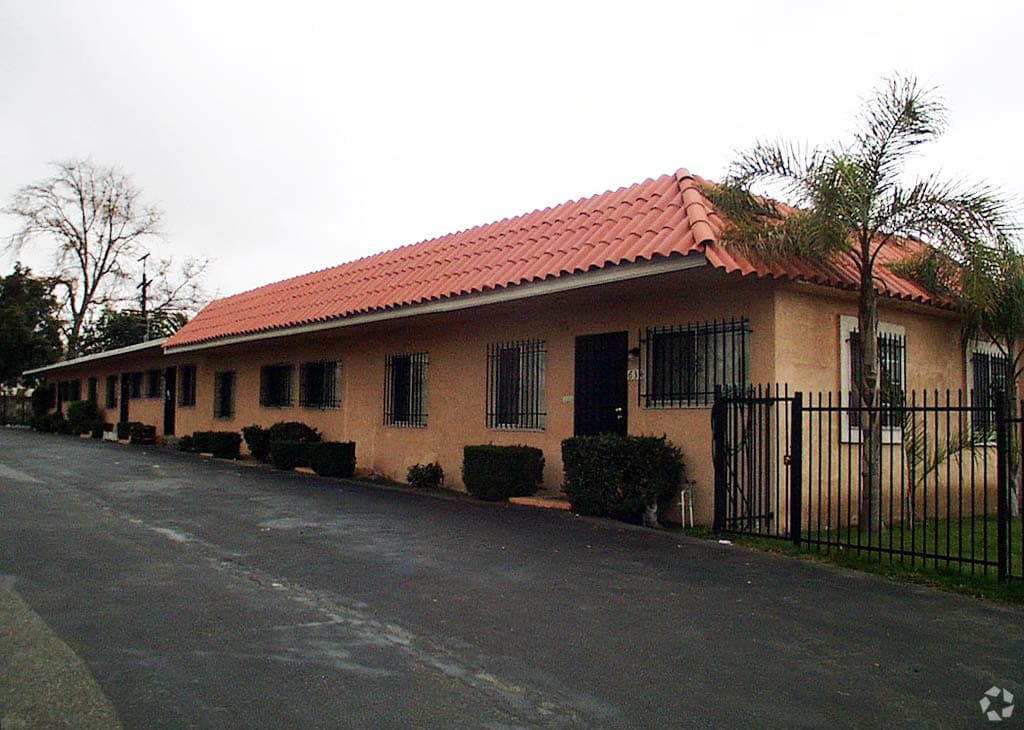 Primary Photo - 636 E Imperial Hwy