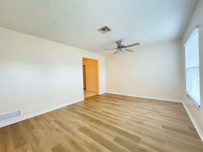 Building Photo - 3 Bedroom Single Family Home in Winter Park!