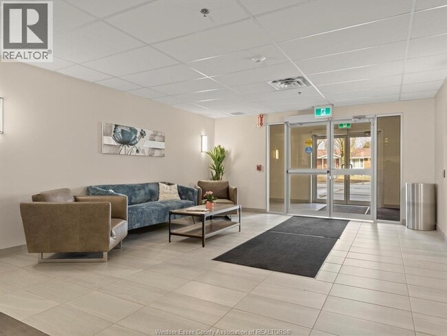 Building Photo - 22 Victor St