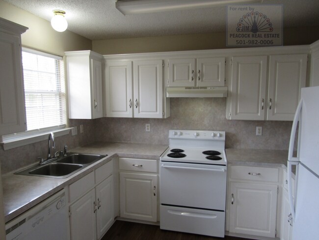 Foto del edificio - 33 Wolverine Dr