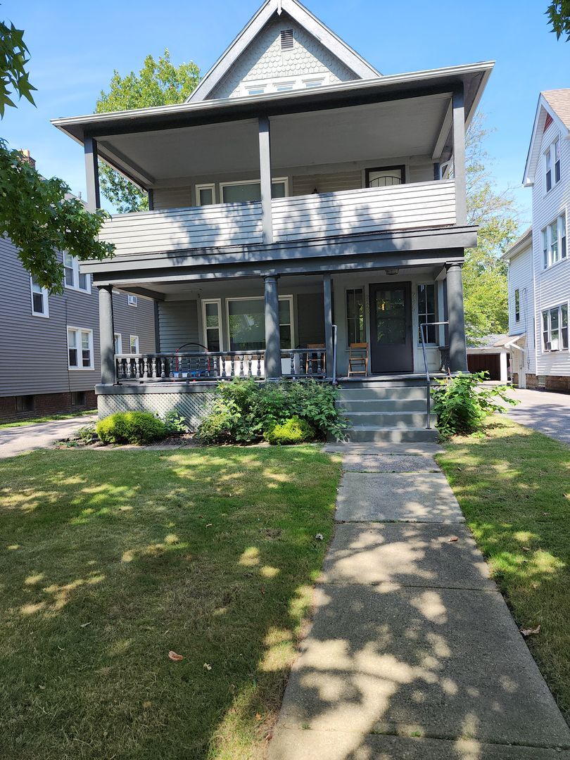 2623 Hampshire Rd Cleveland, OH 44106 – photo 1