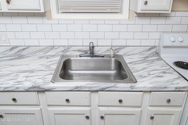 Foto del edificio - 1261 NY-7