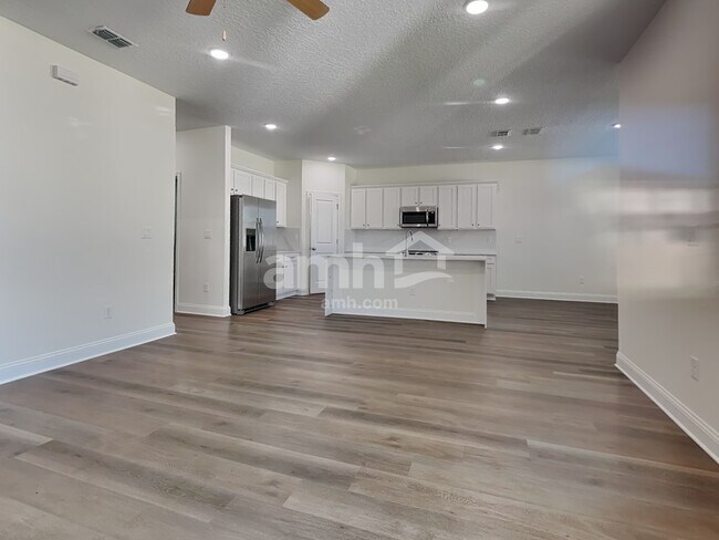 Foto del edificio - 11440 Bay Hl Cir
