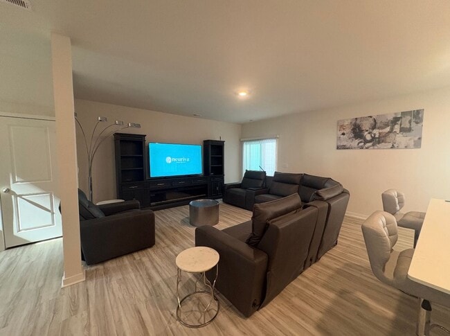 Foto del edificio - BRAND NEW TOWNHOME w/ Garage Parking