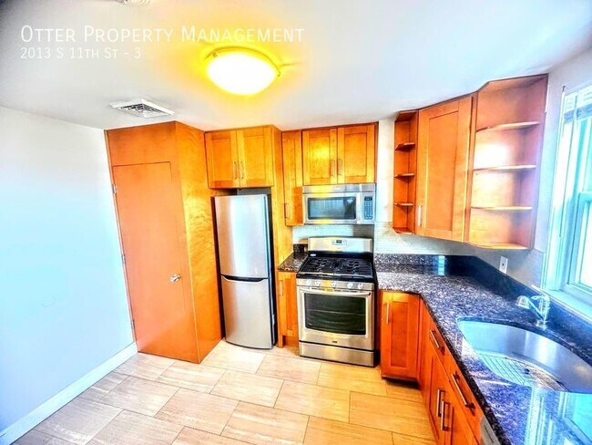 Building Photo - Gorgeous, Updated 2BR/1BA East Passyunk Ge...