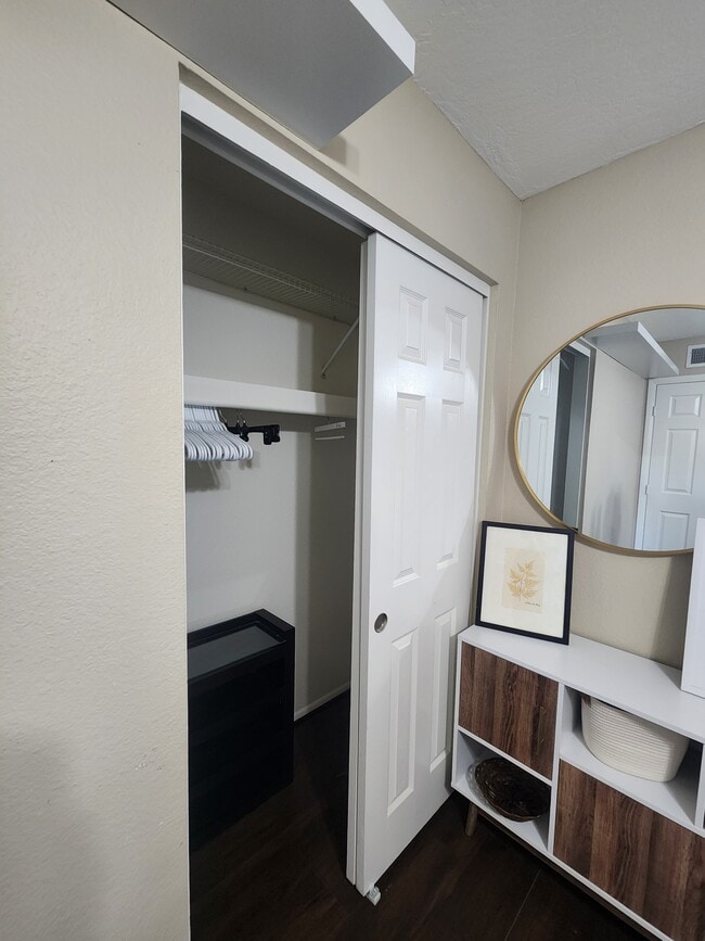 Foto del edificio - 1224 N 84th Pl