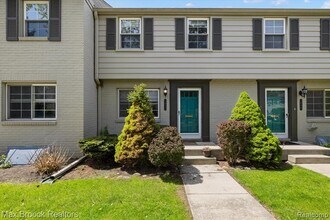 Building Photo - 1652 Graefield Rd