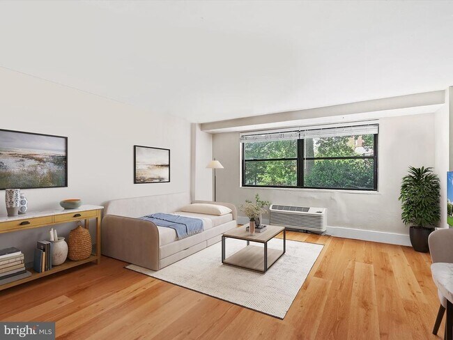 Foto del edificio - 1801 Clydesdale Pl NW