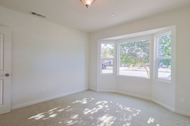 Building Photo - 844 N Lima St