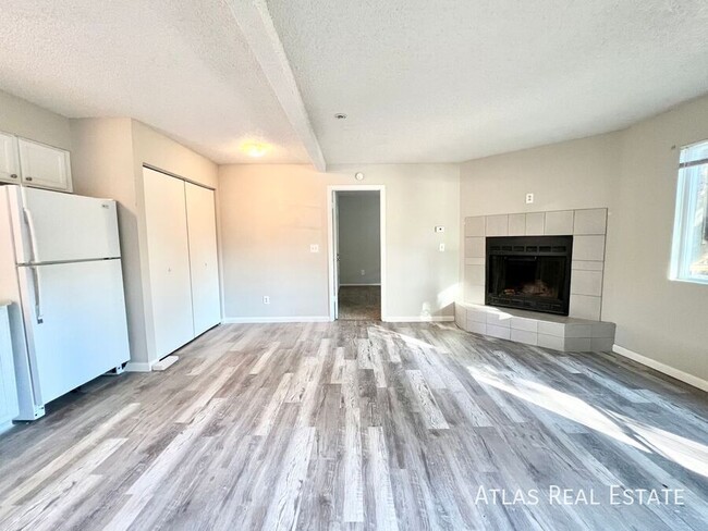 Building Photo - BEAUTIFUL SPACIOUS AND RENOVATED 2 BED 2 B...