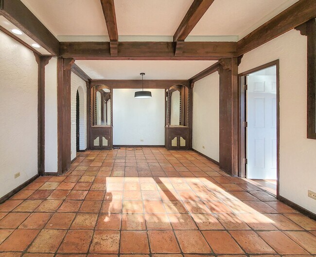 Foto del edificio - Ground Floor Unit at The Pleasanton! - 2BR...