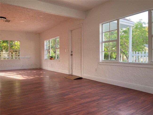 Foto del edificio - 643 33rd St