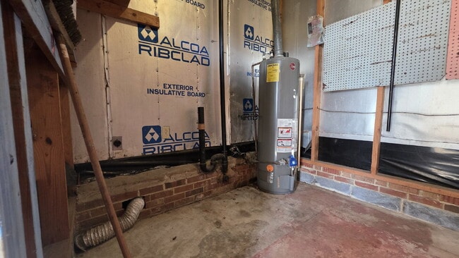 Building Photo - Updated 3-Bedroom Home with Open Layout and Large Backyard