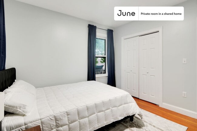 Building Photo - Room in Shared 4 bed/2 bath home