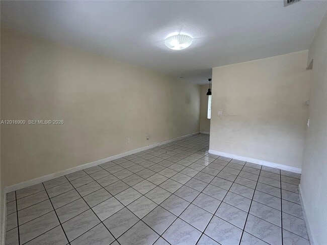 Building Photo - 2843 SW 37th Ct